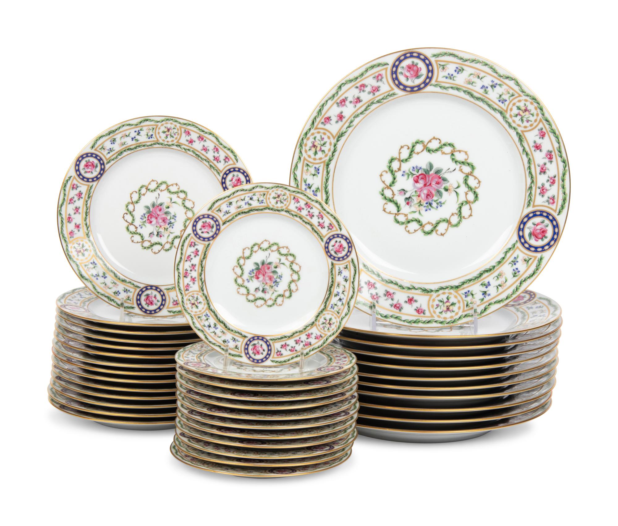 A Havilland Limoges Porcelain Dinner Service