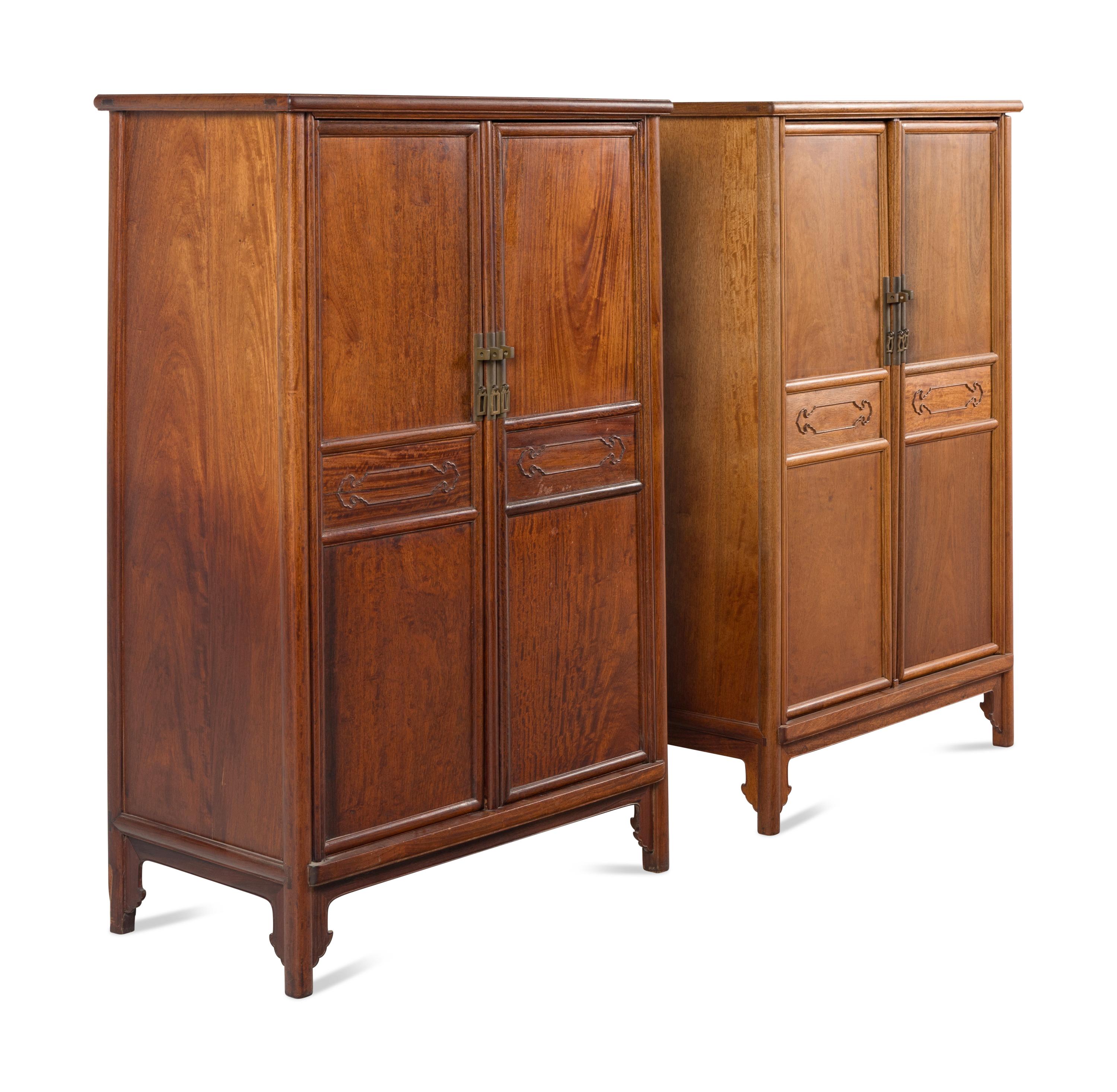 A Pair of Chinese Hardwood Round Corner Tapered Cabinets, Yuanjiaogui, 20th Century 近代 硬木圓角櫃一對