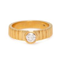 YELLOW GOLD AND DIAMOND RING