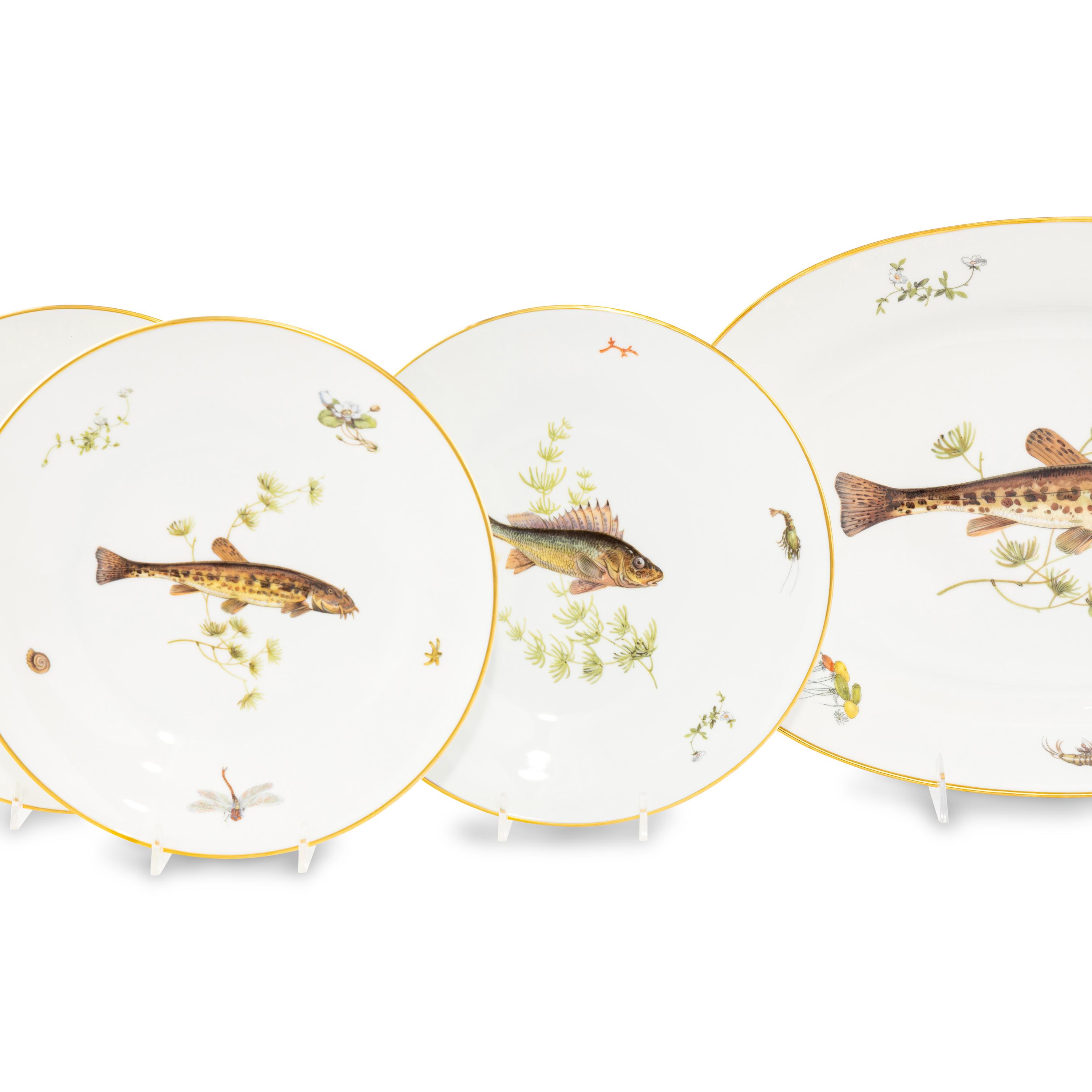 A Richard Ginori Quenelle Porcelain Fish Service