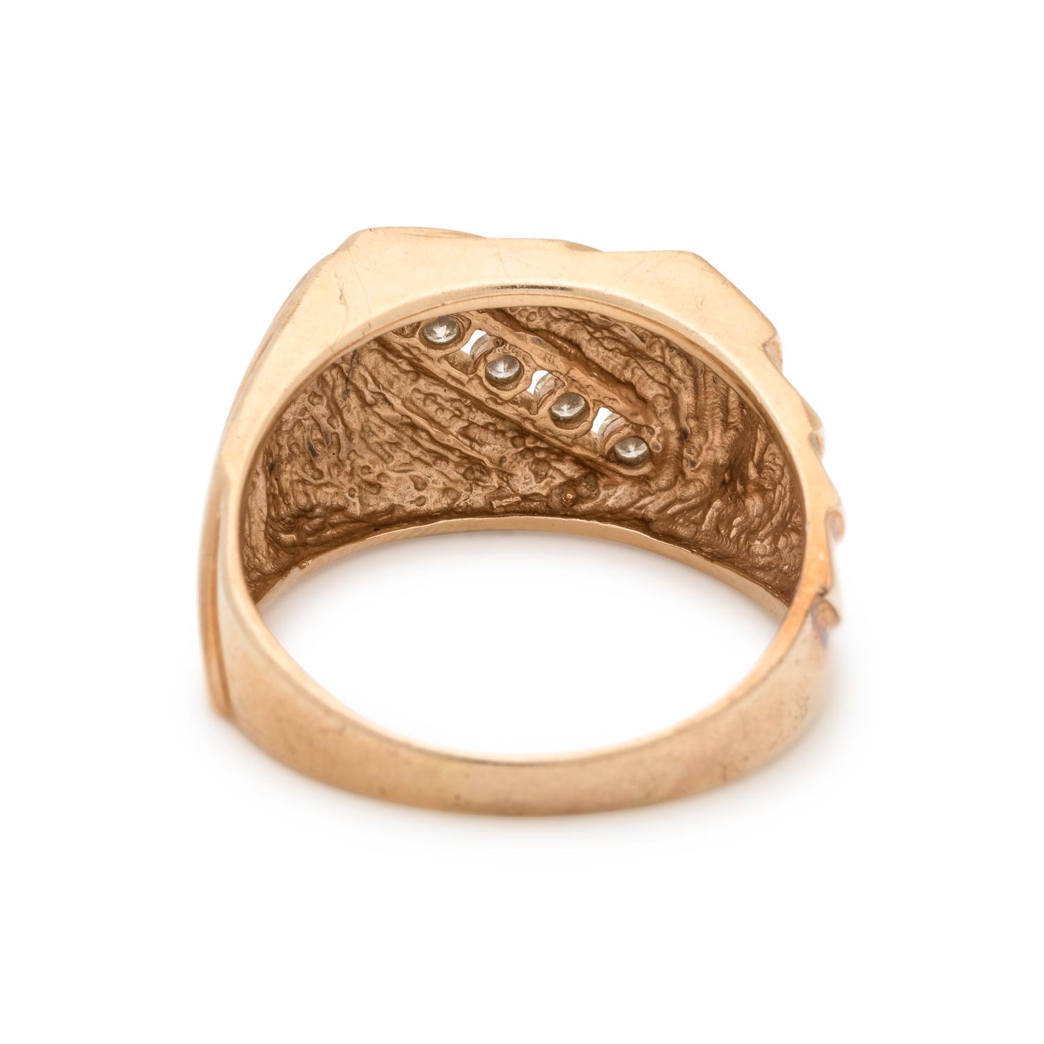 YELLOW GOLD AND DIAMOND RING