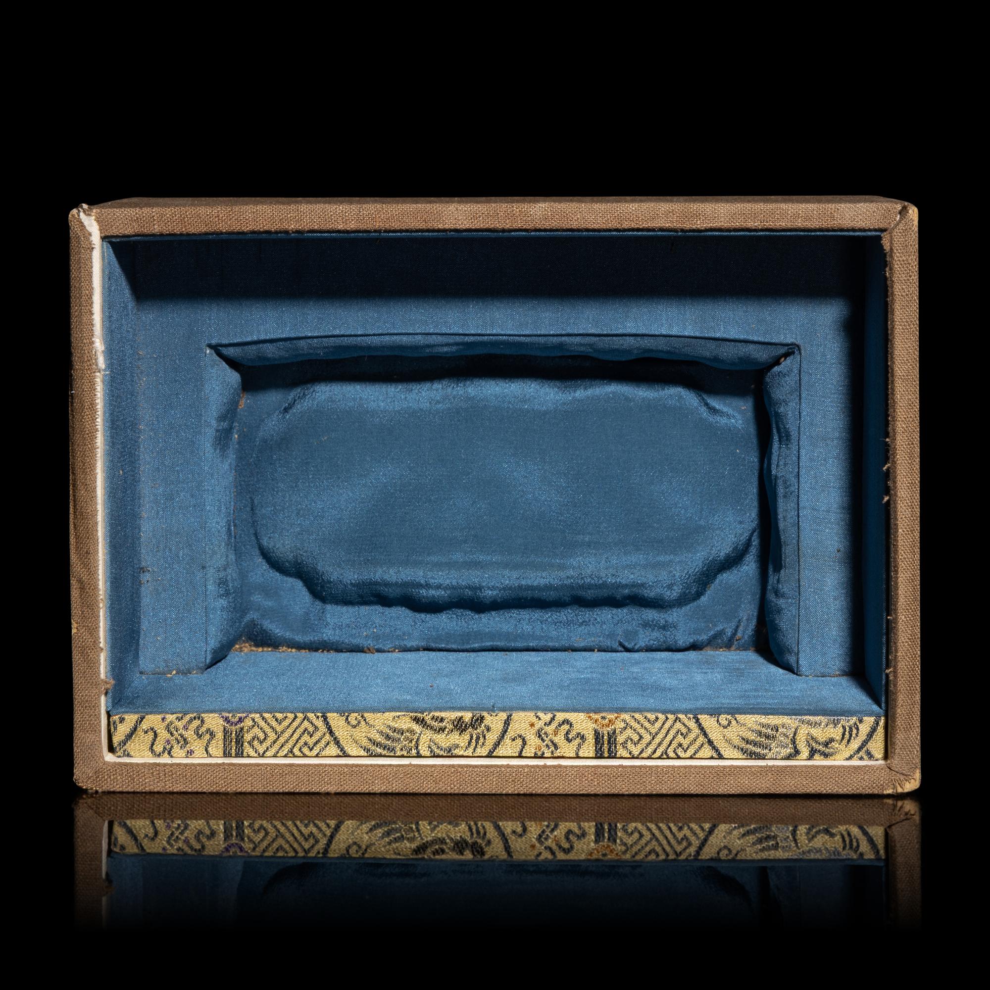 A Chinese Doucai Porcelain 'Bats and Clouds' Box and Cover, 18th Century — 清中期 斗彩五福捧壽長方盒