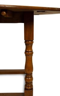 A William & Mary Style Oak Gate Leg Table — 19TH CENTURY