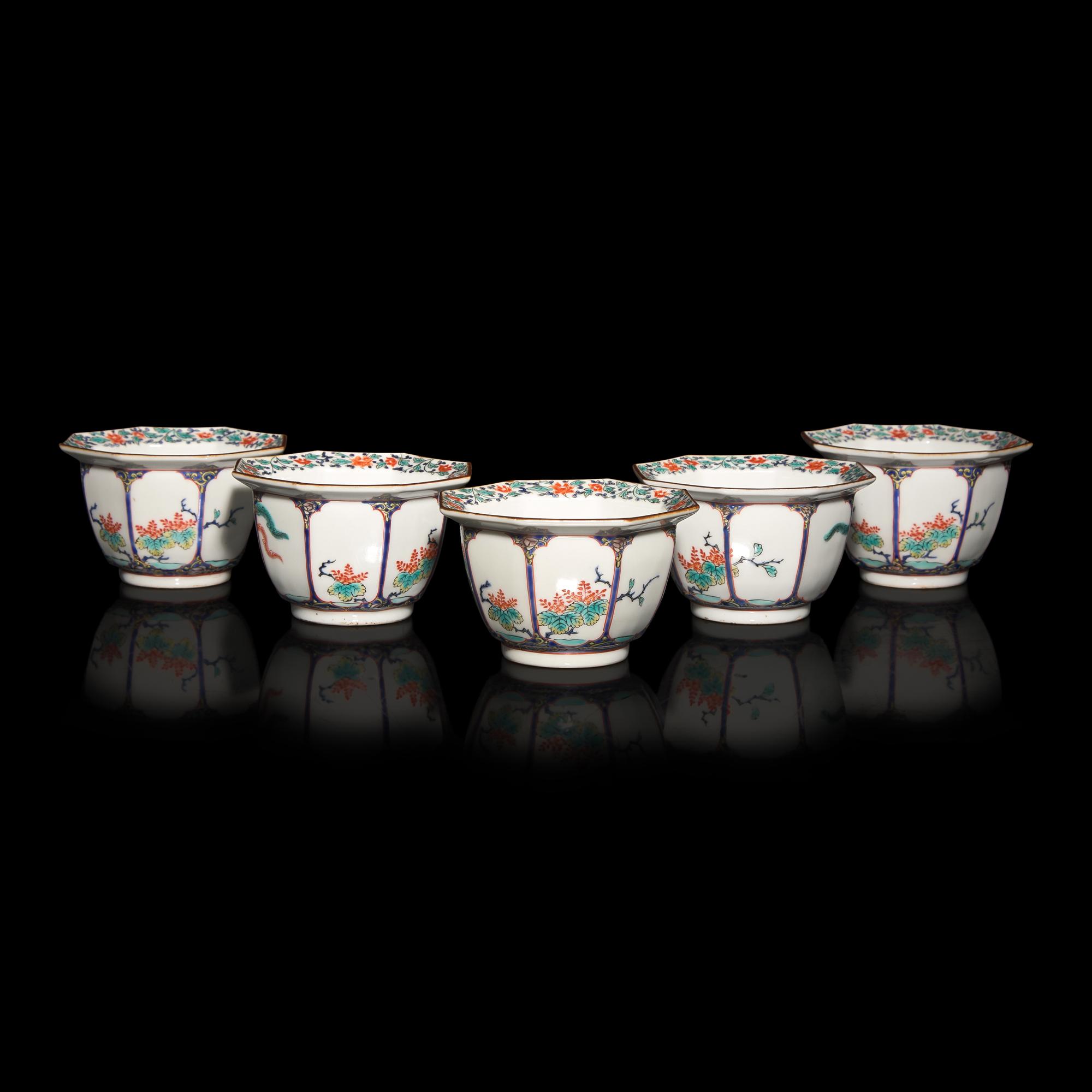 A Set of Five Japanese Kakiemon Porcelain Small Bowls, Circa 1670-1690 — 約1670-1690年 日本酒井田柿右衛門鳳紋八方小碗五件