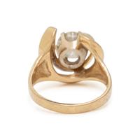 YELLOW GOLD AND DIAMOND RING
