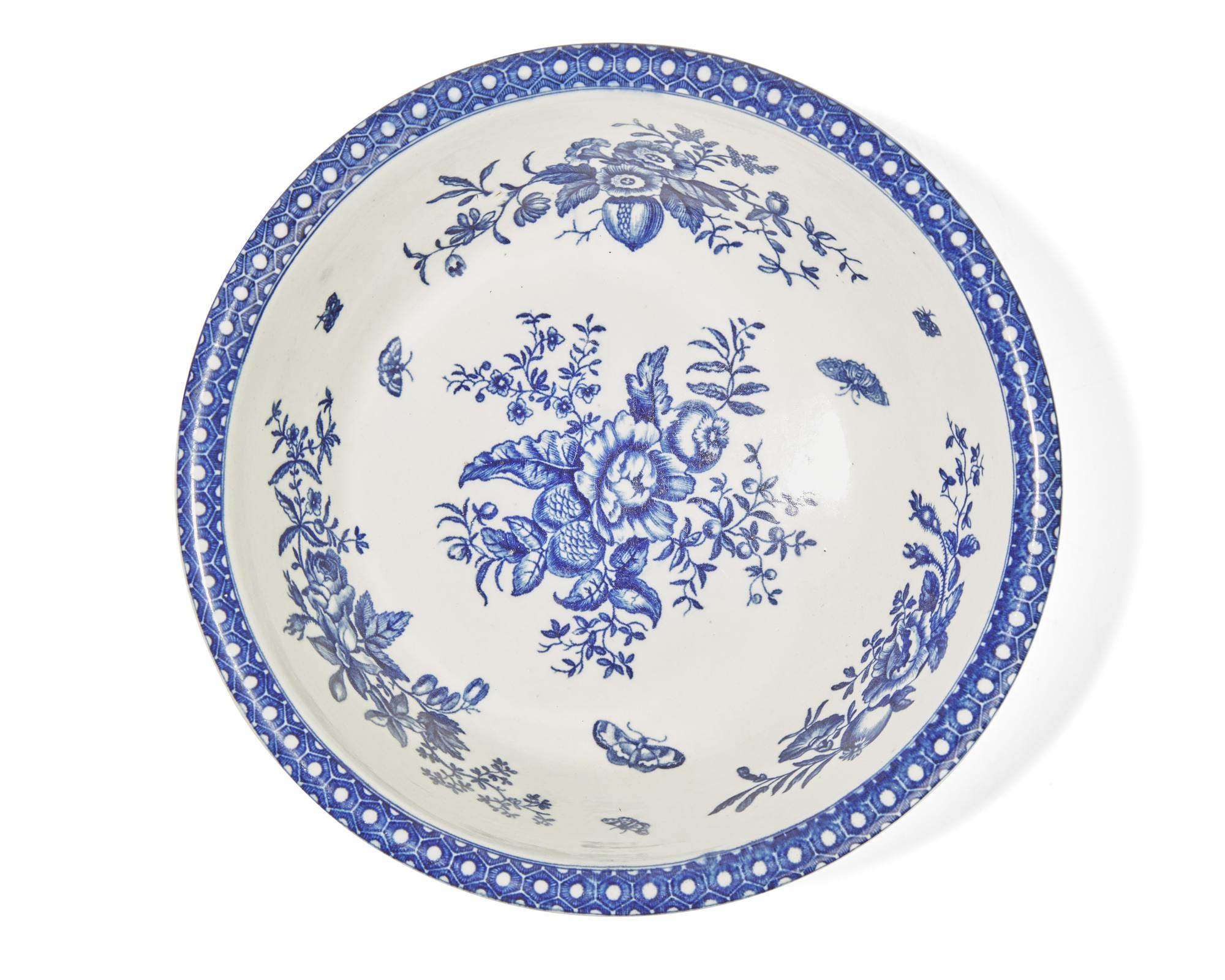 A Group of Seven Worcester Soft-Paste Porcelain "Pinecone" Table Articles