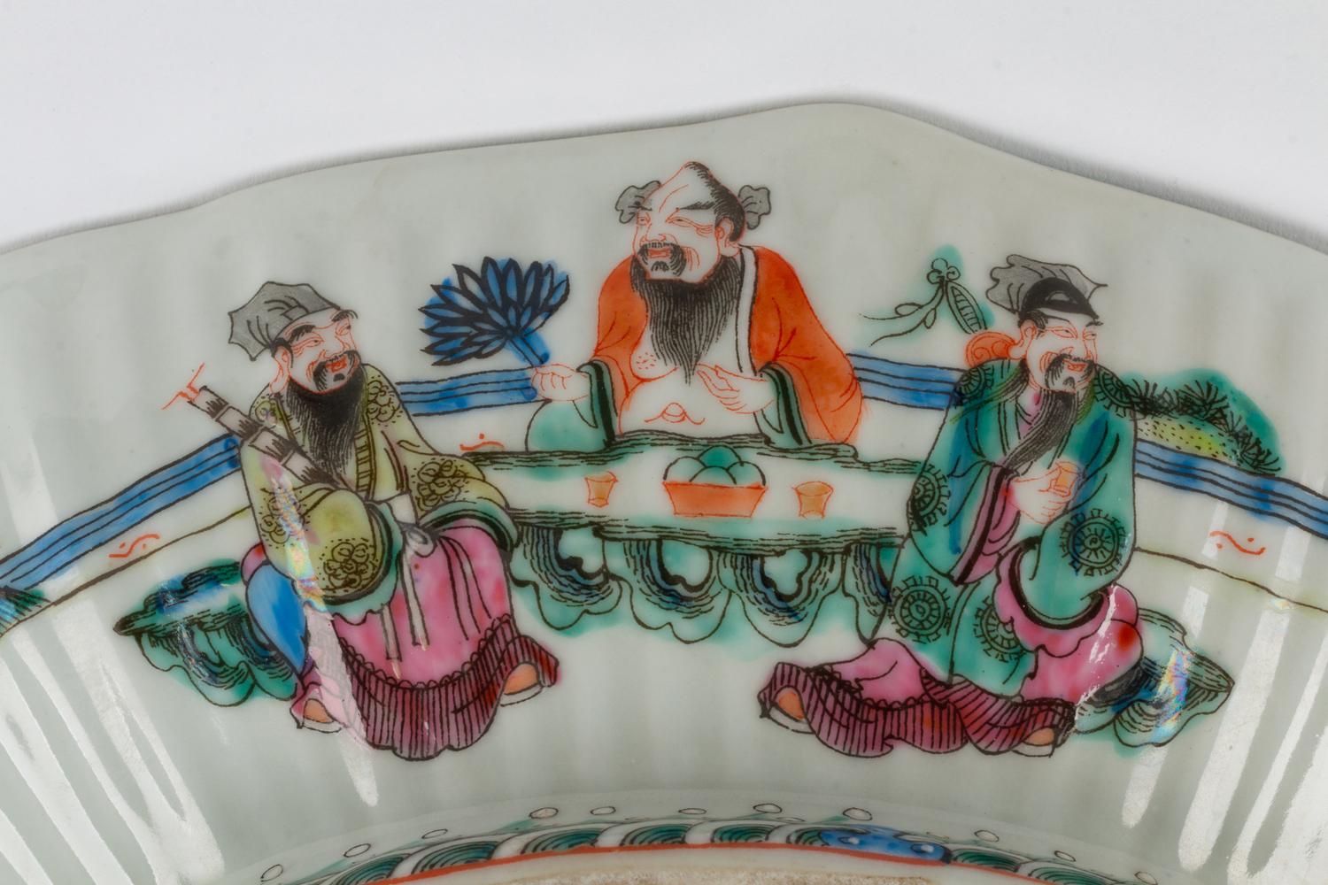 A Pair of Chinese Export Porcelain Bowls