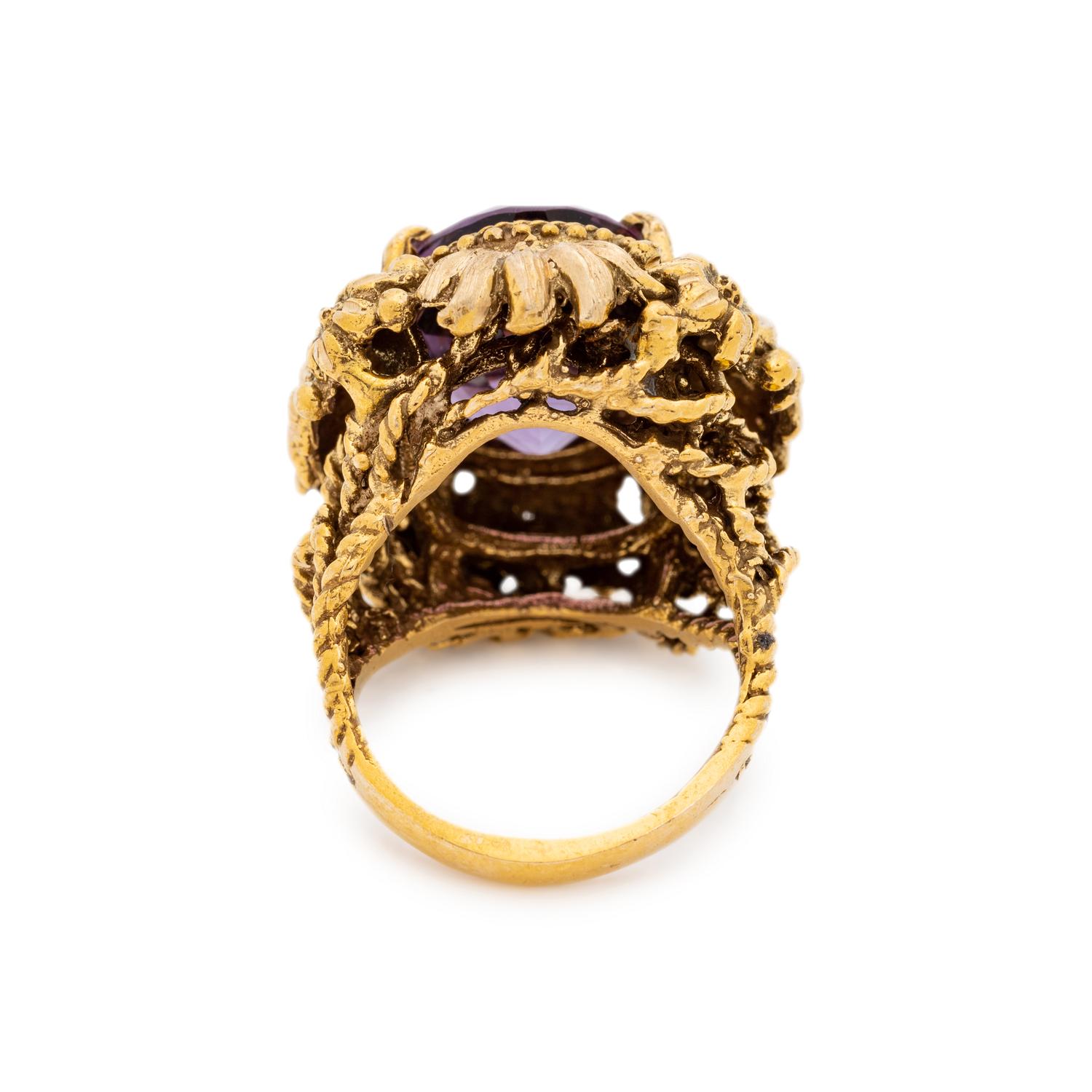 YELLOW GOLD AND AMETHYST RING