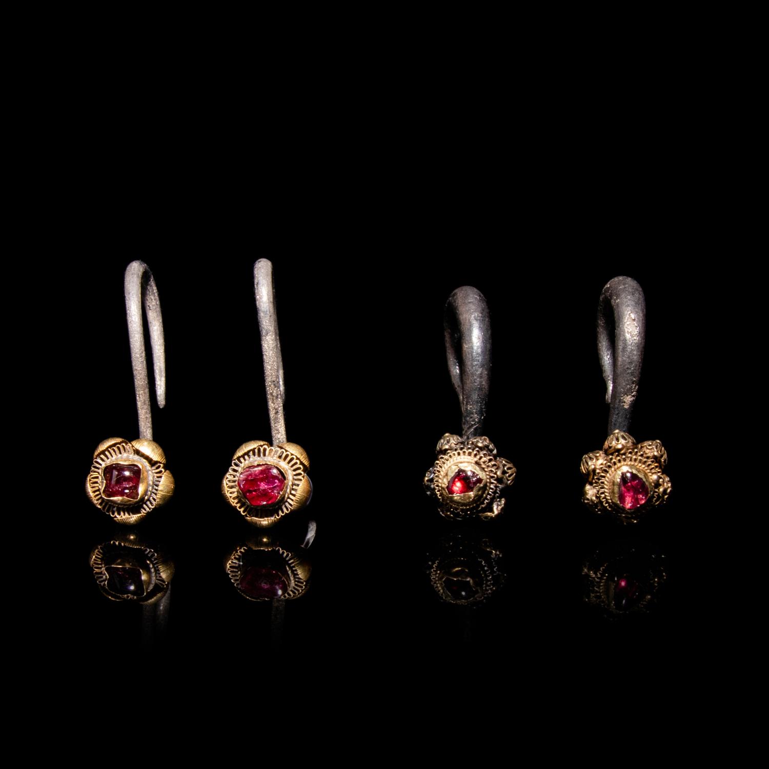 Two Pairs of Chinese Gilt Silver and Ruby Inset 'Clove' Earrings, Dingxiang, Ming Dynasty 明 銀脚金花頭嵌寳丁香一對及金花頭嵌寳丁香一對