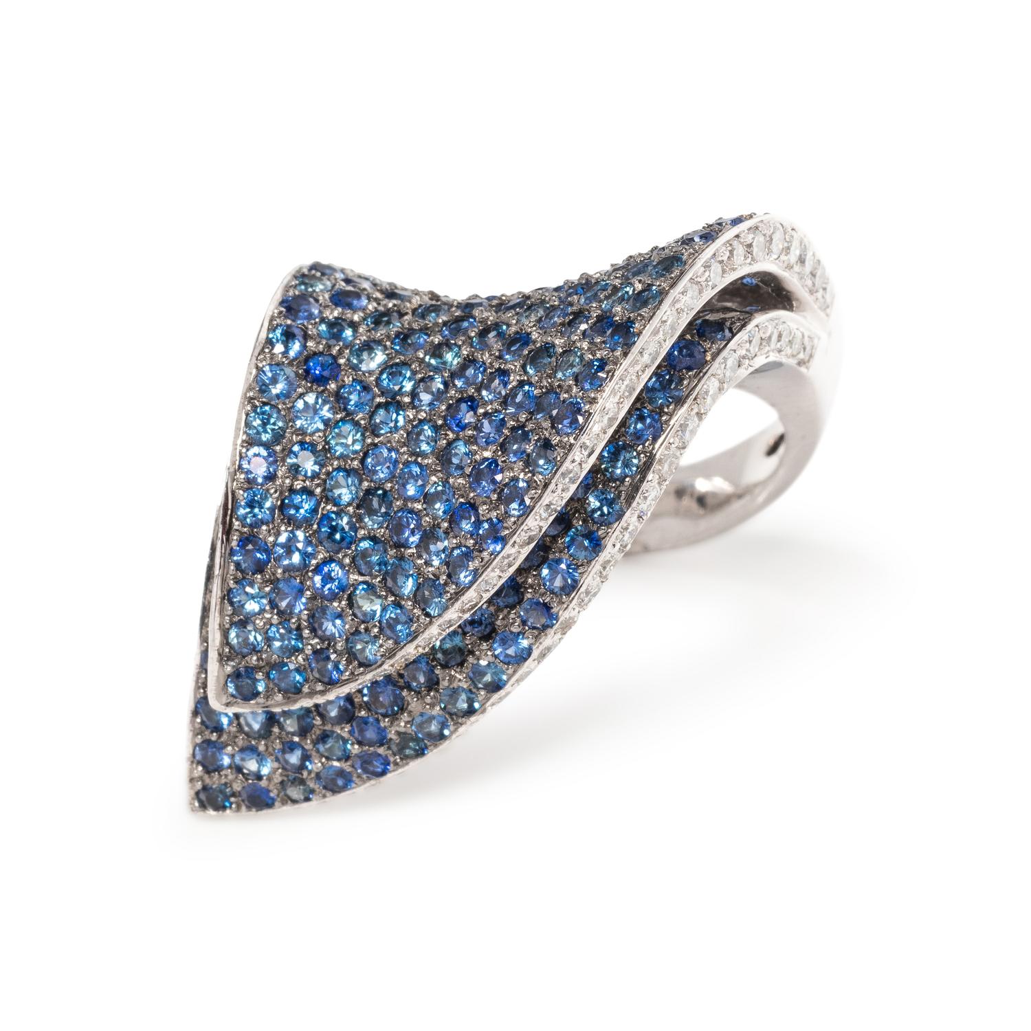 SAPPHIRE AND DIAMOND RING