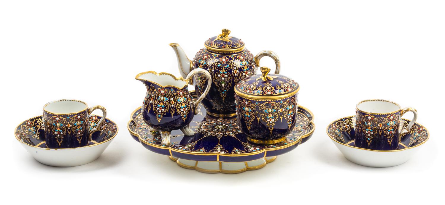 A Sevres Porcelain Tea Service Diameter of tazza 8 3/4 inches. — 18TH CENTURY, THE DECORATION 19TH CENTURY