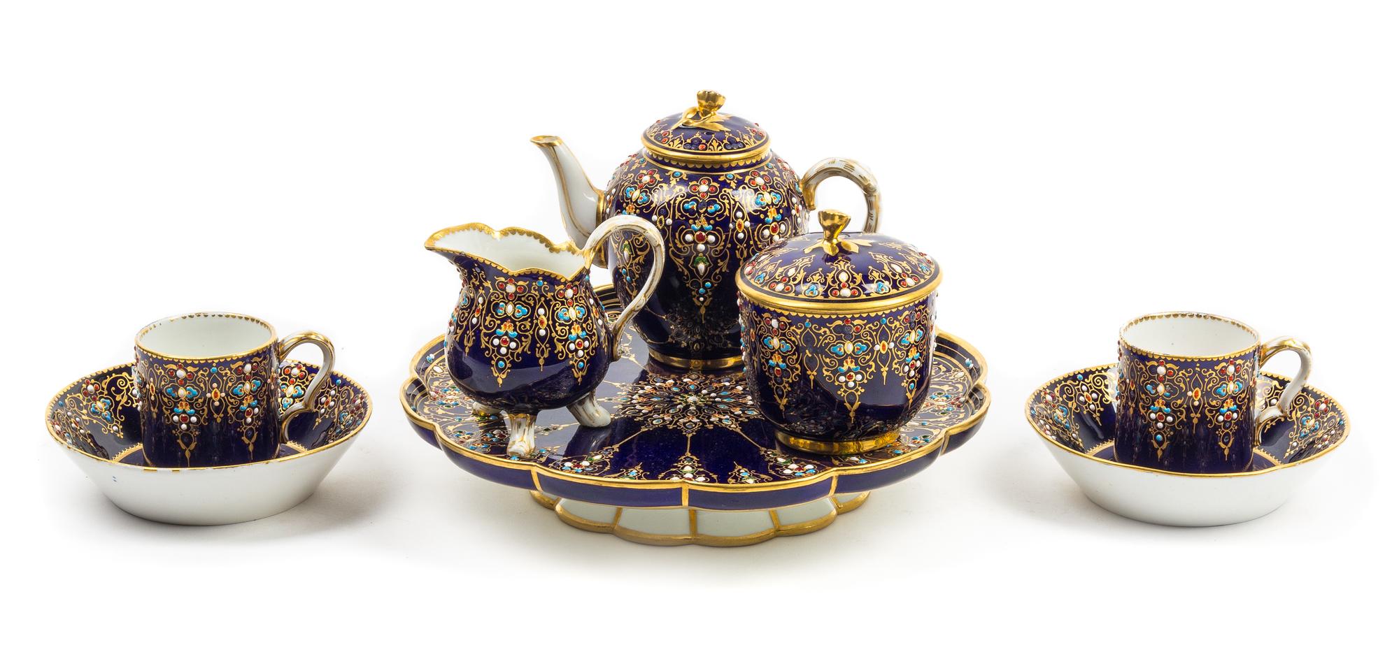 A Sevres Porcelain Tea Service Diameter of tazza 8 3/4 inches. — 18TH CENTURY, THE DECORATION 19TH CENTURY