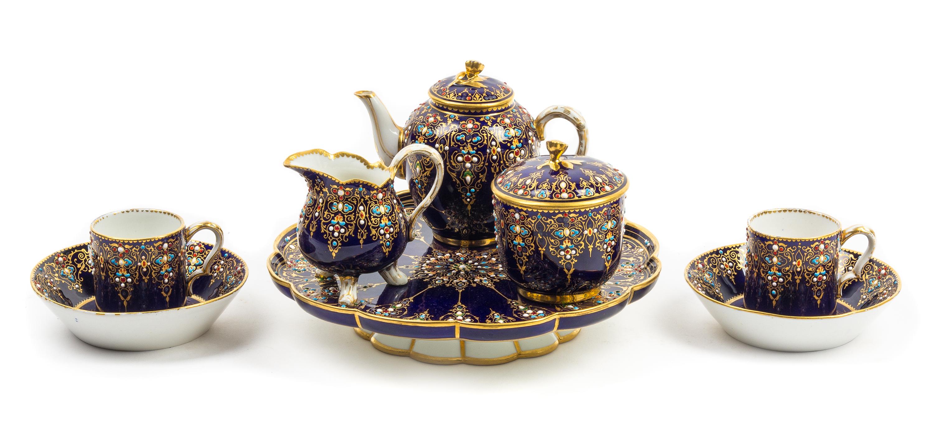 A Sevres Porcelain Tea Service Diameter of tazza 8 3/4 inches. — 18TH CENTURY, THE DECORATION 19TH CENTURY