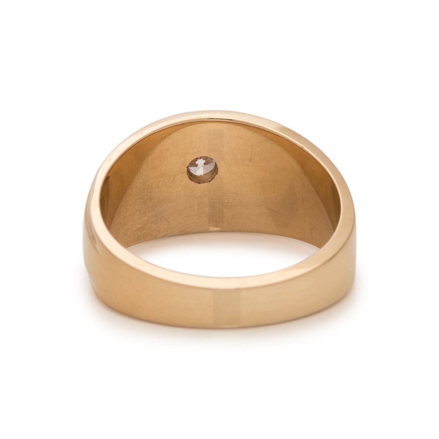 YELLOW GOLD AND DIAMOND RING