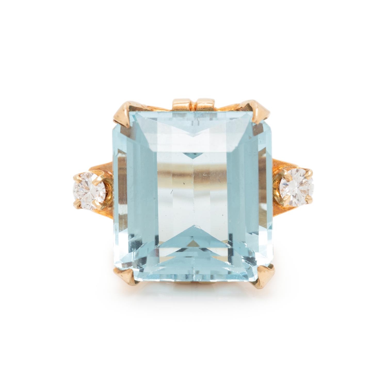 AQUAMARINE AND DIAMOND RING