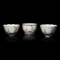 Three Chinese Famille Rose 'Figural' Porcelain Wares, Late 19th-Early 20th Century — 晚清-民國 粉彩仕女圖杯三件