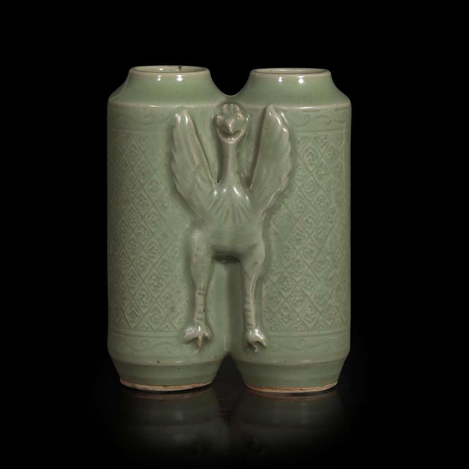 An unusual Chinese Longquan celadon "Champion" vase 龙泉青瓷瓶 Ming dynasty ?