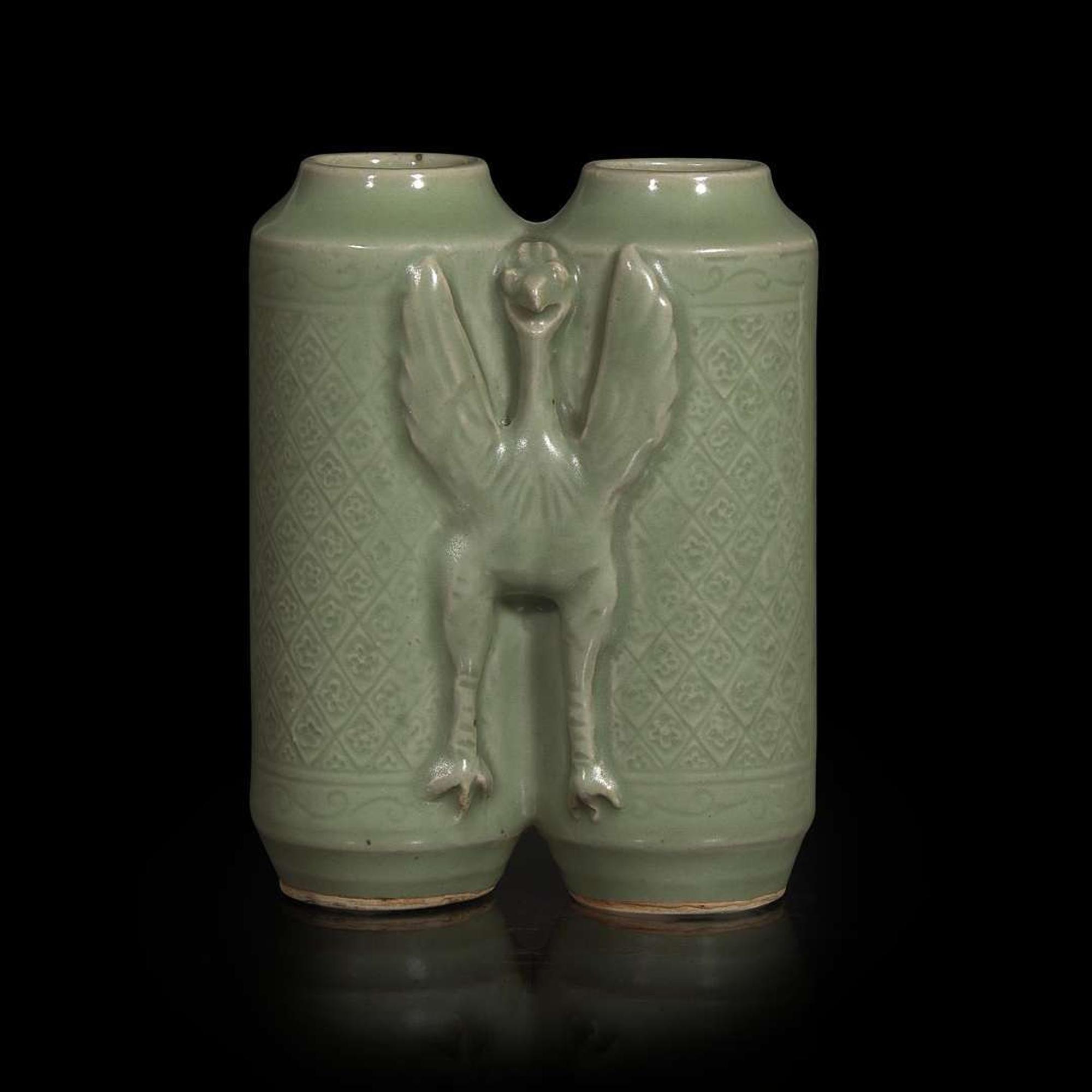 An unusual Chinese Longquan celadon "Champion" vase 龙泉青瓷瓶 Ming dynasty ?