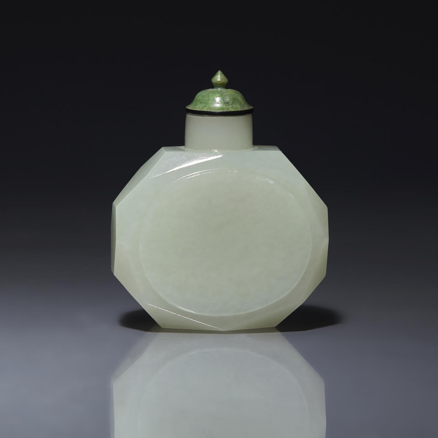 A Chinese White Jade Snuff Bottle 白玉八方鼻烟壺