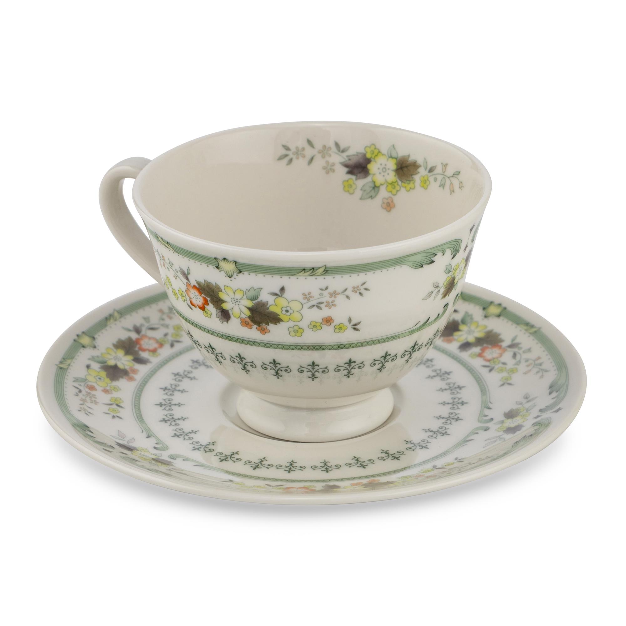 A Royal Doulton Porcelain Dinner Service