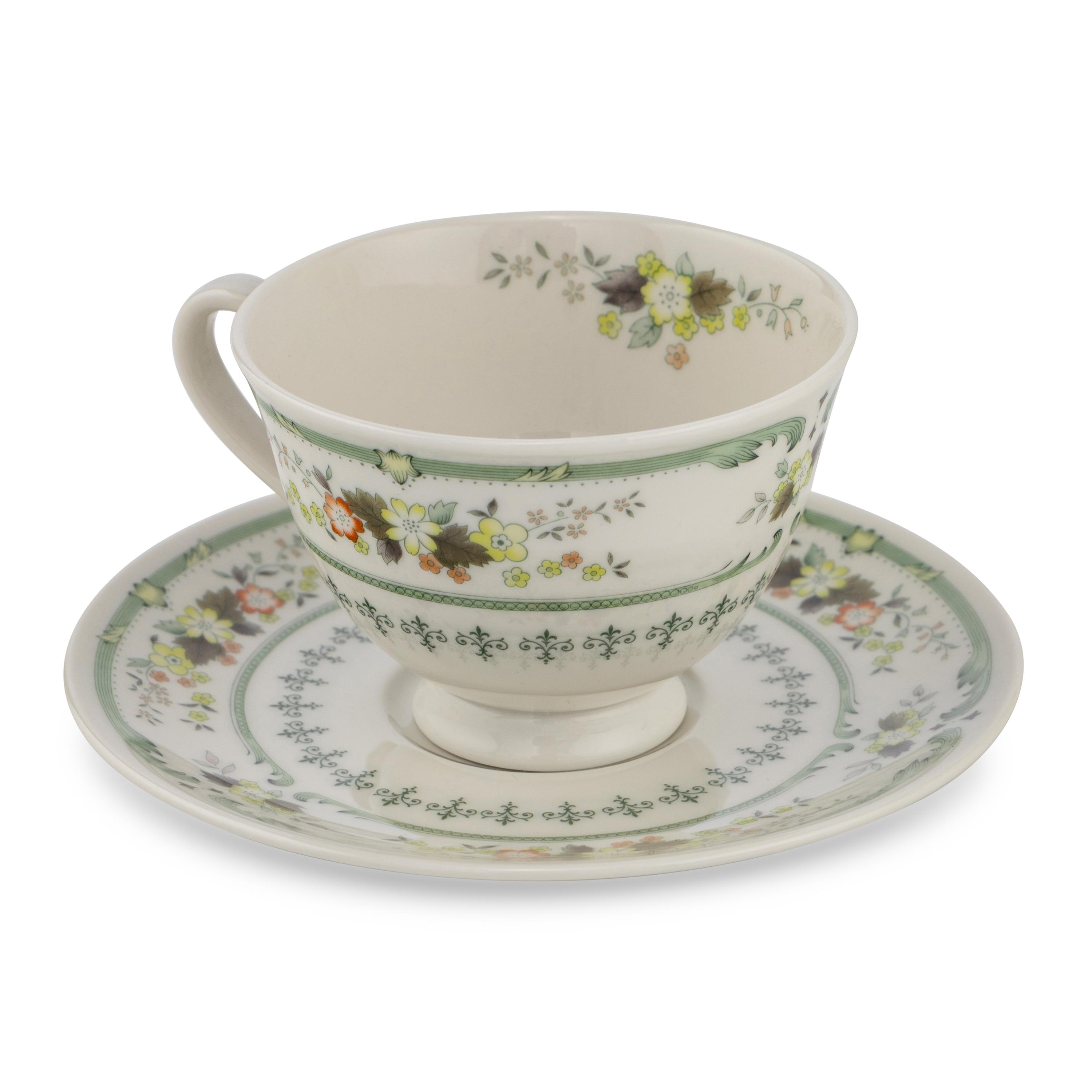 A Royal Doulton Porcelain Dinner Service