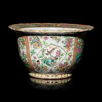 A Chinese Export Rose Medallion Jardinière, Second Half 19th Century 清晚期 廣彩花卉紋花盆
