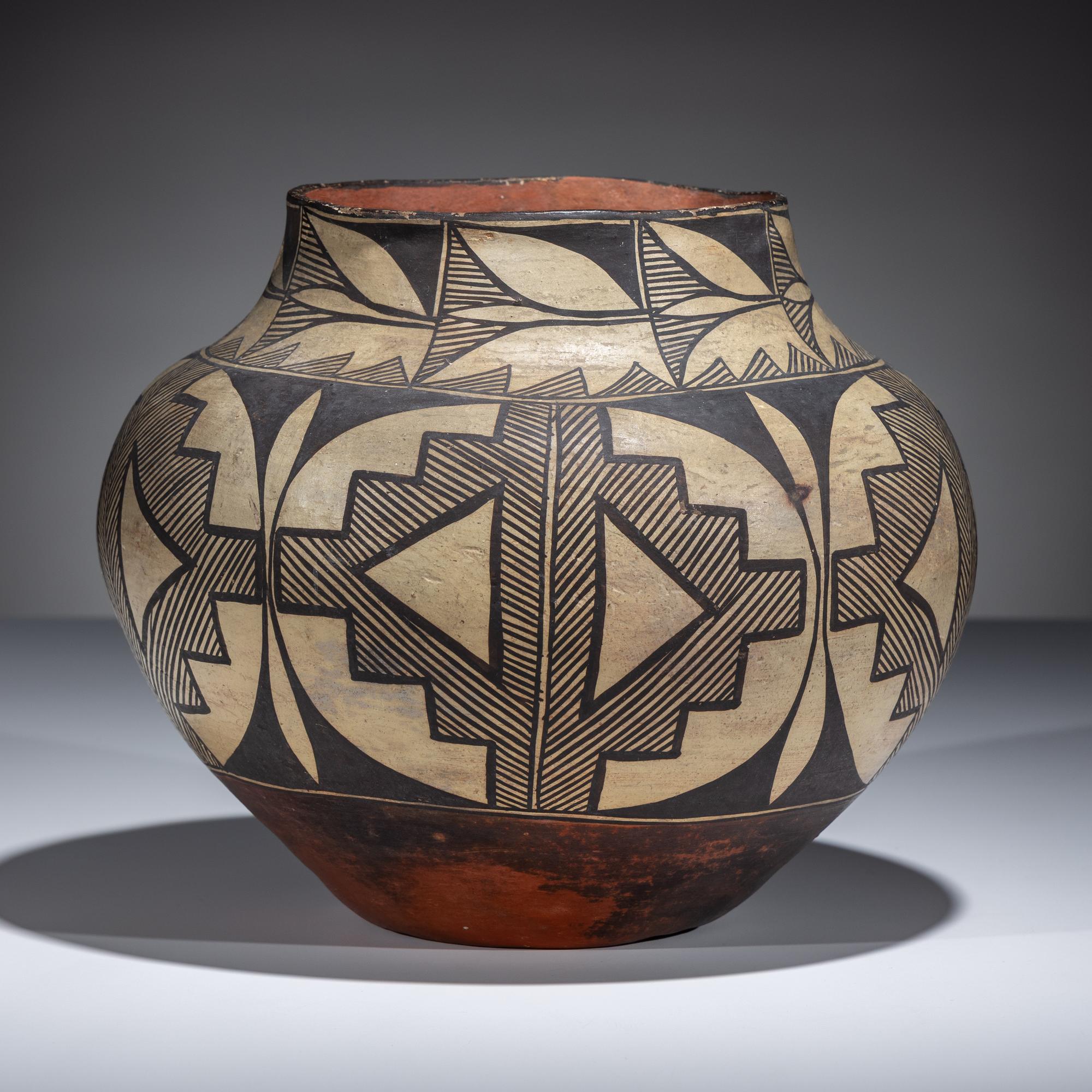 Acoma Fine Line Pottery Jar