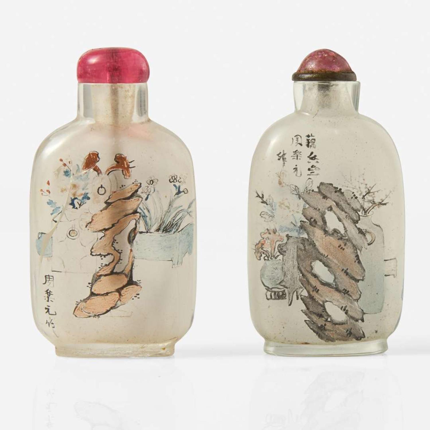Two inside-painted snuff bottles 玻璃內畫鼻煙壺兩件 Inscribed Zhou Leyuan ?????