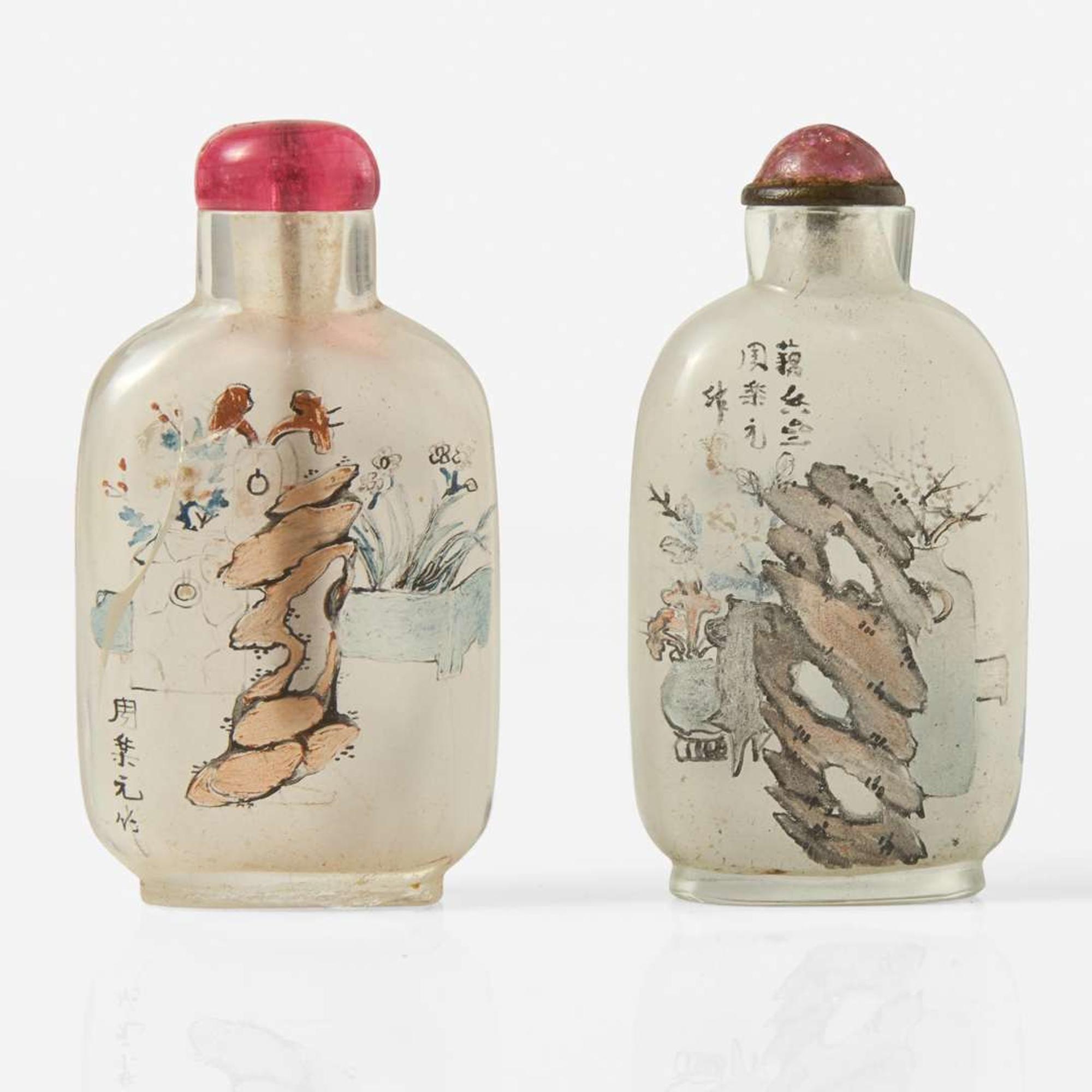 Two inside-painted snuff bottles 玻璃內畫鼻煙壺兩件 Inscribed Zhou Leyuan ?????