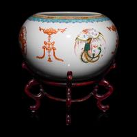 A Chinese Famille Rose Porcelain 'Bat and Phoenix' Fishbowl, Late 19th Century — 清晚期 粉彩團鳳壽字紋小缸