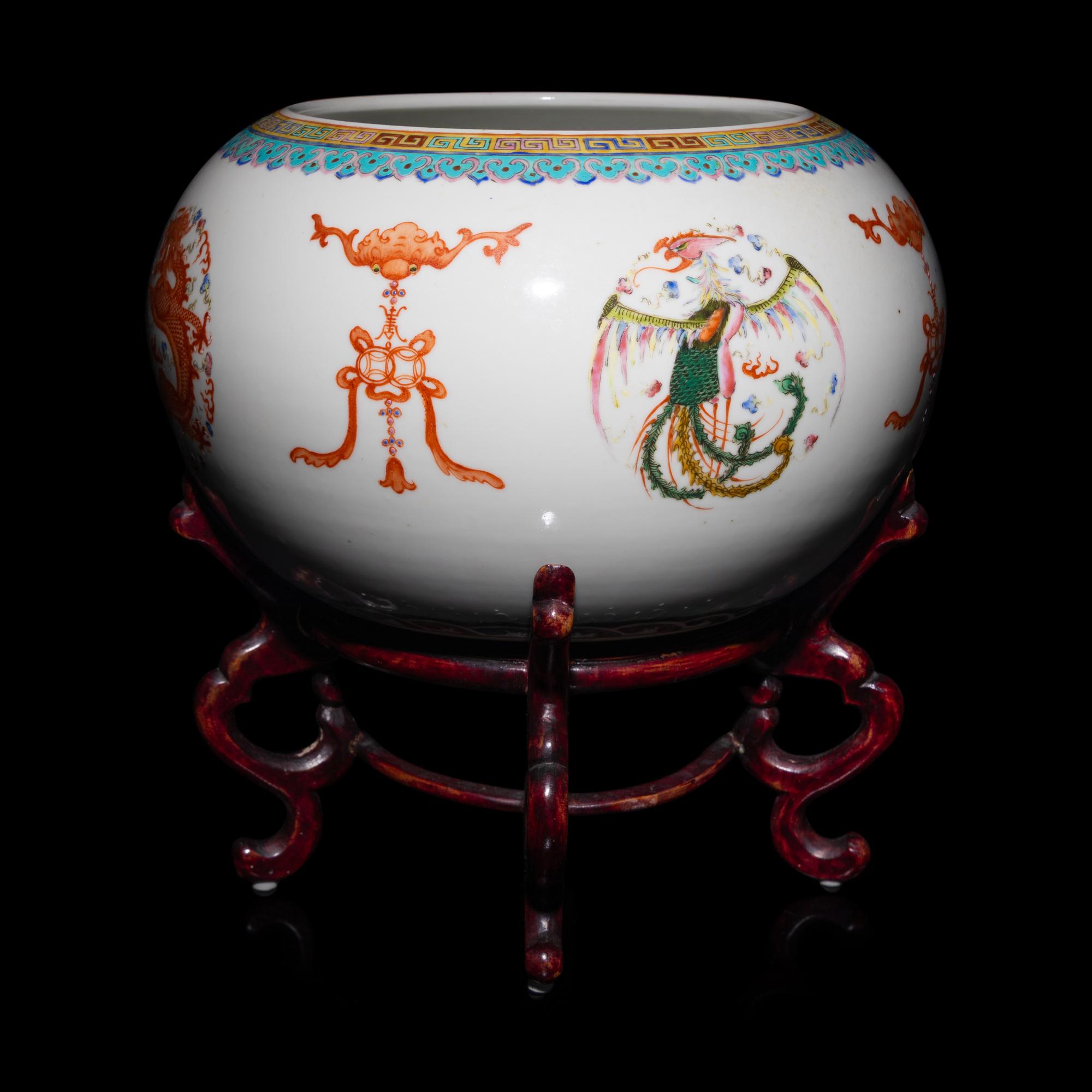 A Chinese Famille Rose Porcelain 'Bat and Phoenix' Fishbowl, Late 19th Century — 清晚期 粉彩團鳳壽字紋小缸