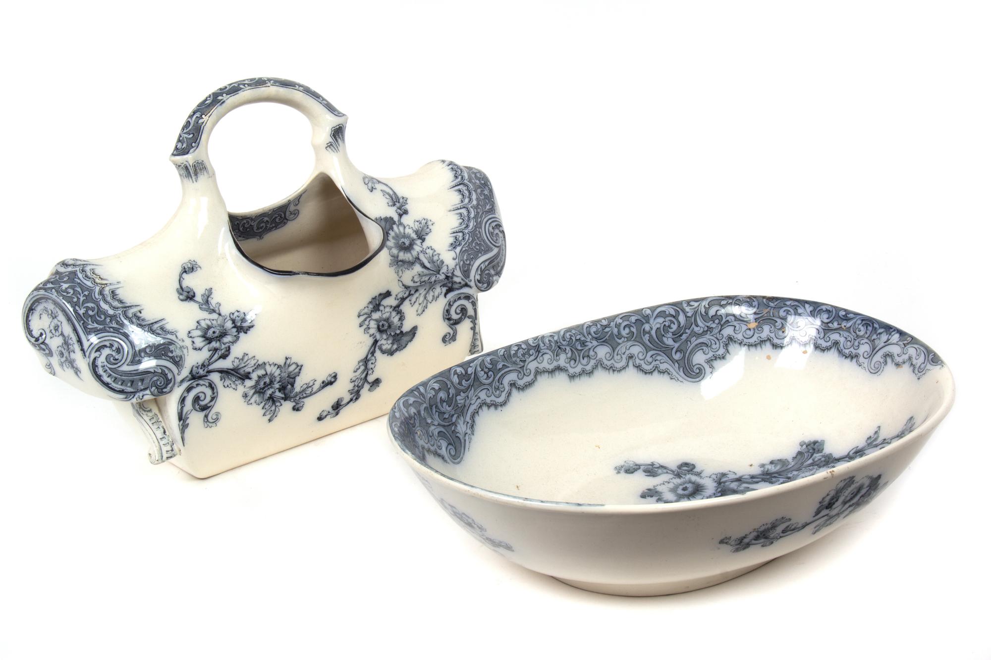 A Royal Doulton Transfer Decorated Basin Set Length of basin 18 inches. — 19TH CENTURY