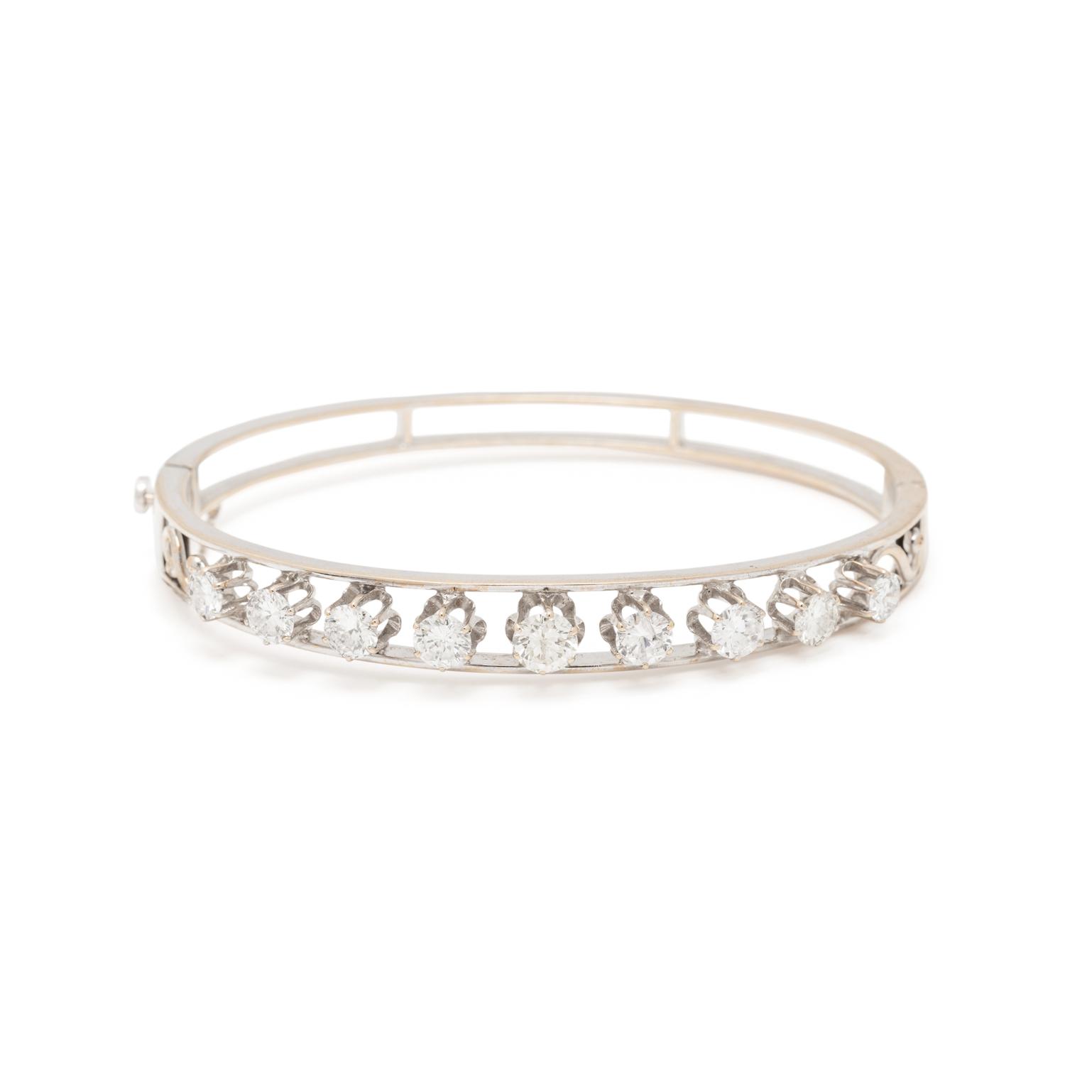 WHITE GOLD AND DIAMOND BANGLE BRACELET