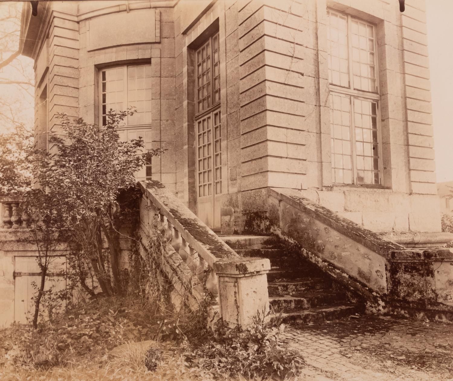 A group of four photographs ( Tuileries - Coureuse par Coustou, 1907; Grand Trianon / Le Buffet , 1902; Meudon - ancien château , 1902; Parc de Sceaux , 1925)