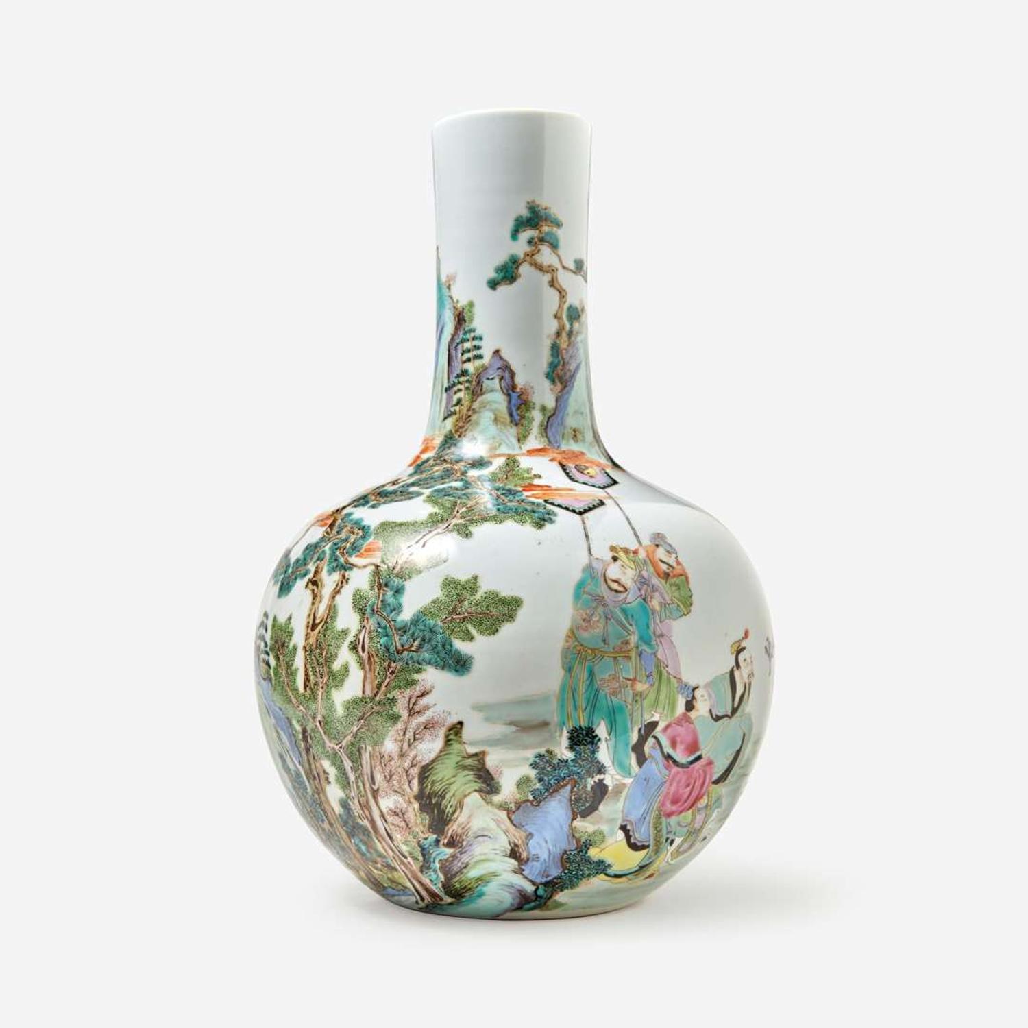 A large Chinese famille rose-decorated porcelain bottle vase, Tianqiuping 珐琅彩大天球瓶