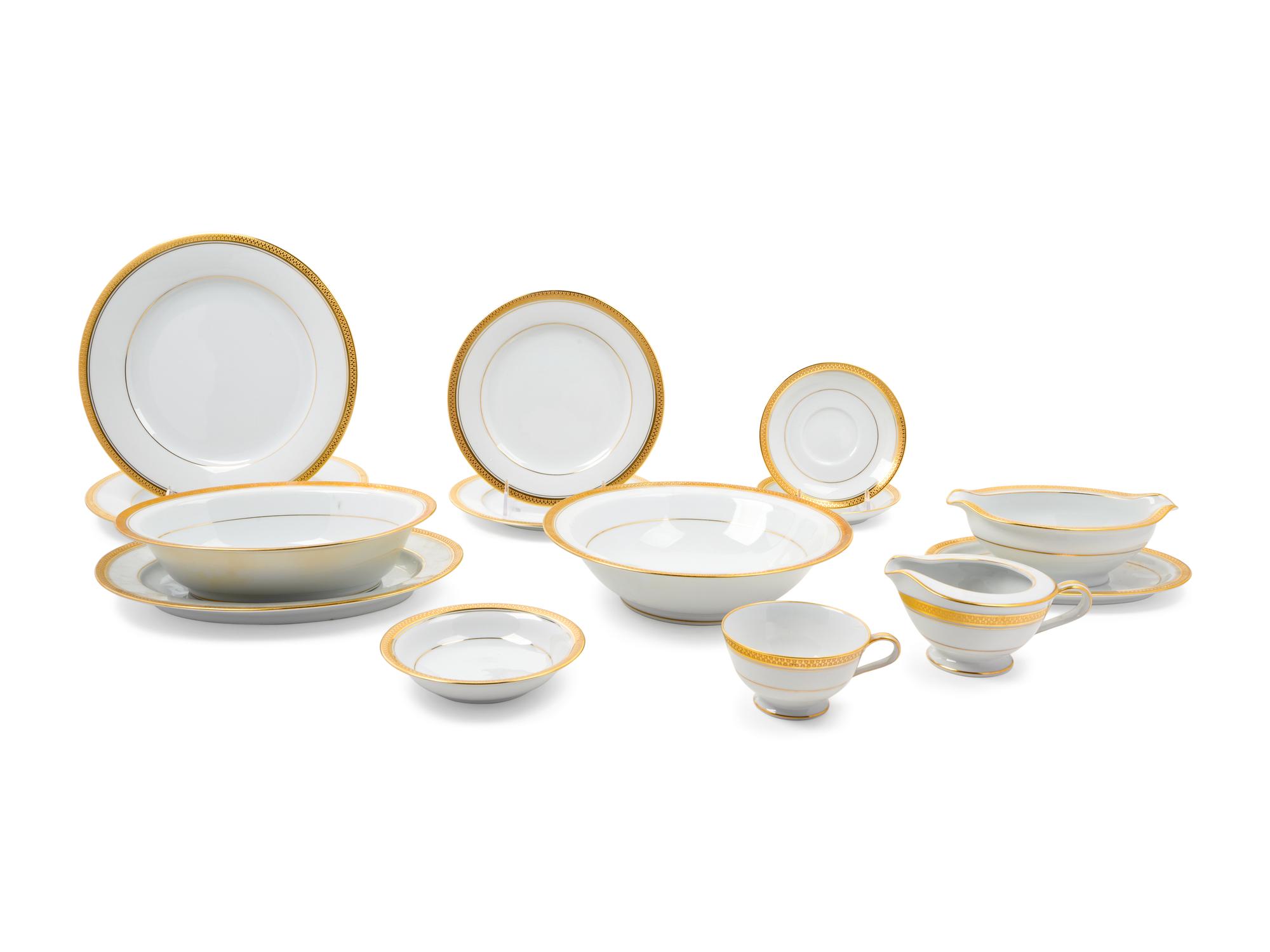 A Noritake Goldridge Porcelain Dinner Service