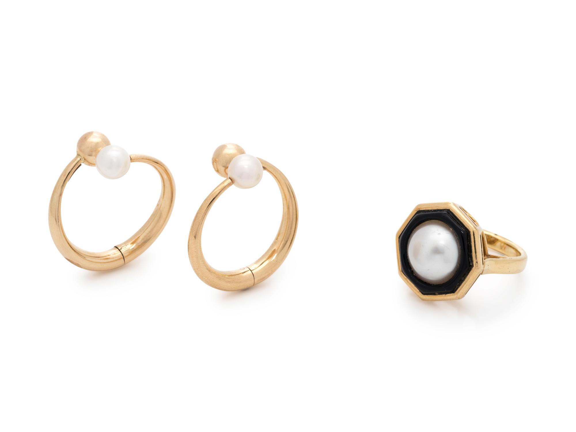 COLLECTION OF YELLOW GOLD AND CULTURED PEARL JEWELRY
