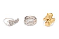 COLLECTION OF GOLD RINGS
