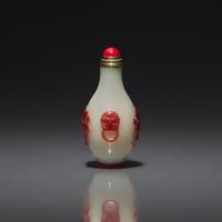 A Chinese Miniature Red-Overlaid Opaline Glass Snuff Bottle, Circa 1750-1820 1750-1820年 涅白地套寶石紅料螭龍紋小鼻烟壺