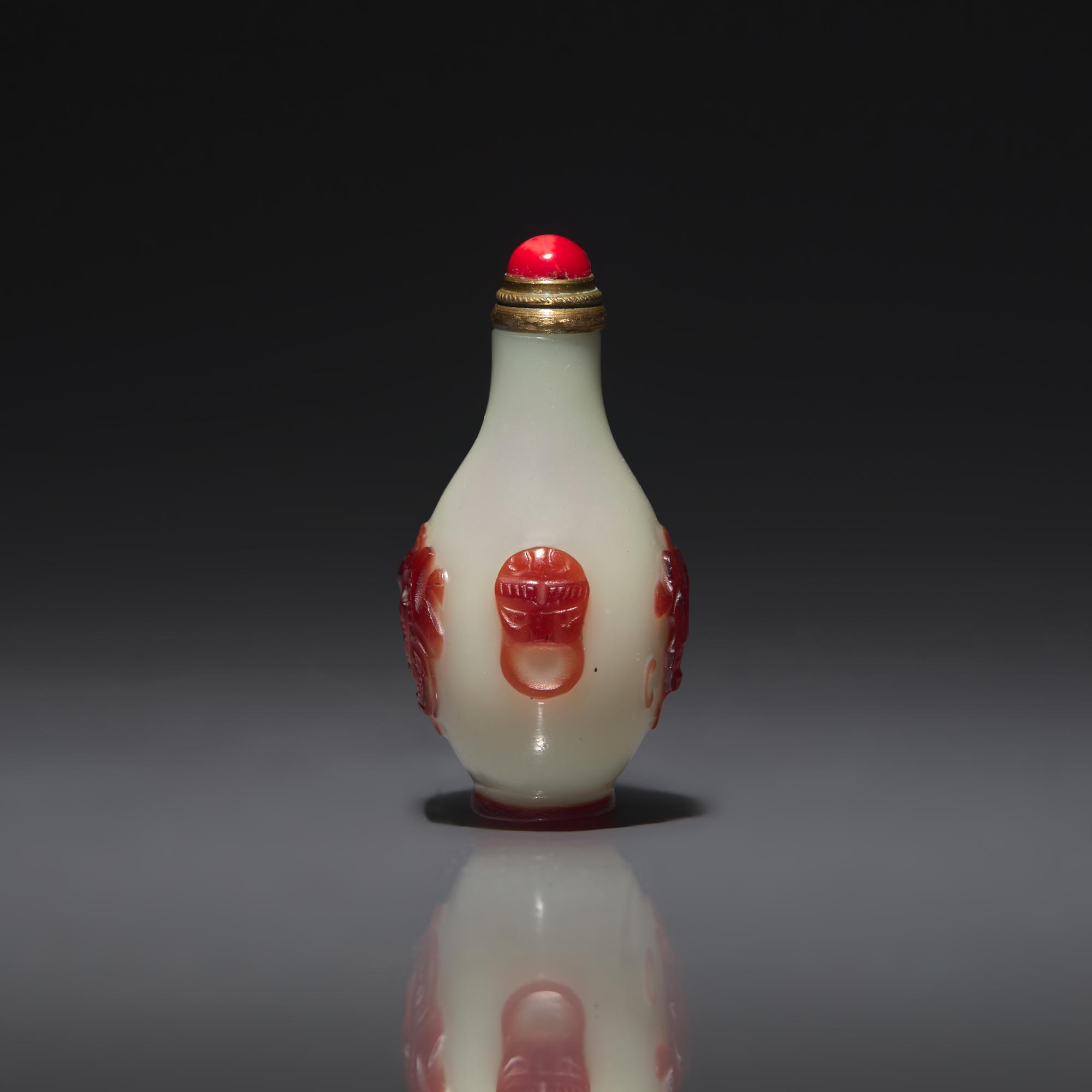 A Chinese Miniature Red-Overlaid Opaline Glass Snuff Bottle, Circa 1750-1820 1750-1820年 涅白地套寶石紅料螭龍紋小鼻烟壺