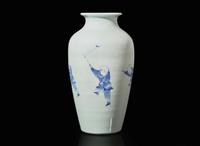 A large Japanese Nabeshima porcelain "Boys" vase, 19th century 鍋島氏童子大瓶 十九世紀