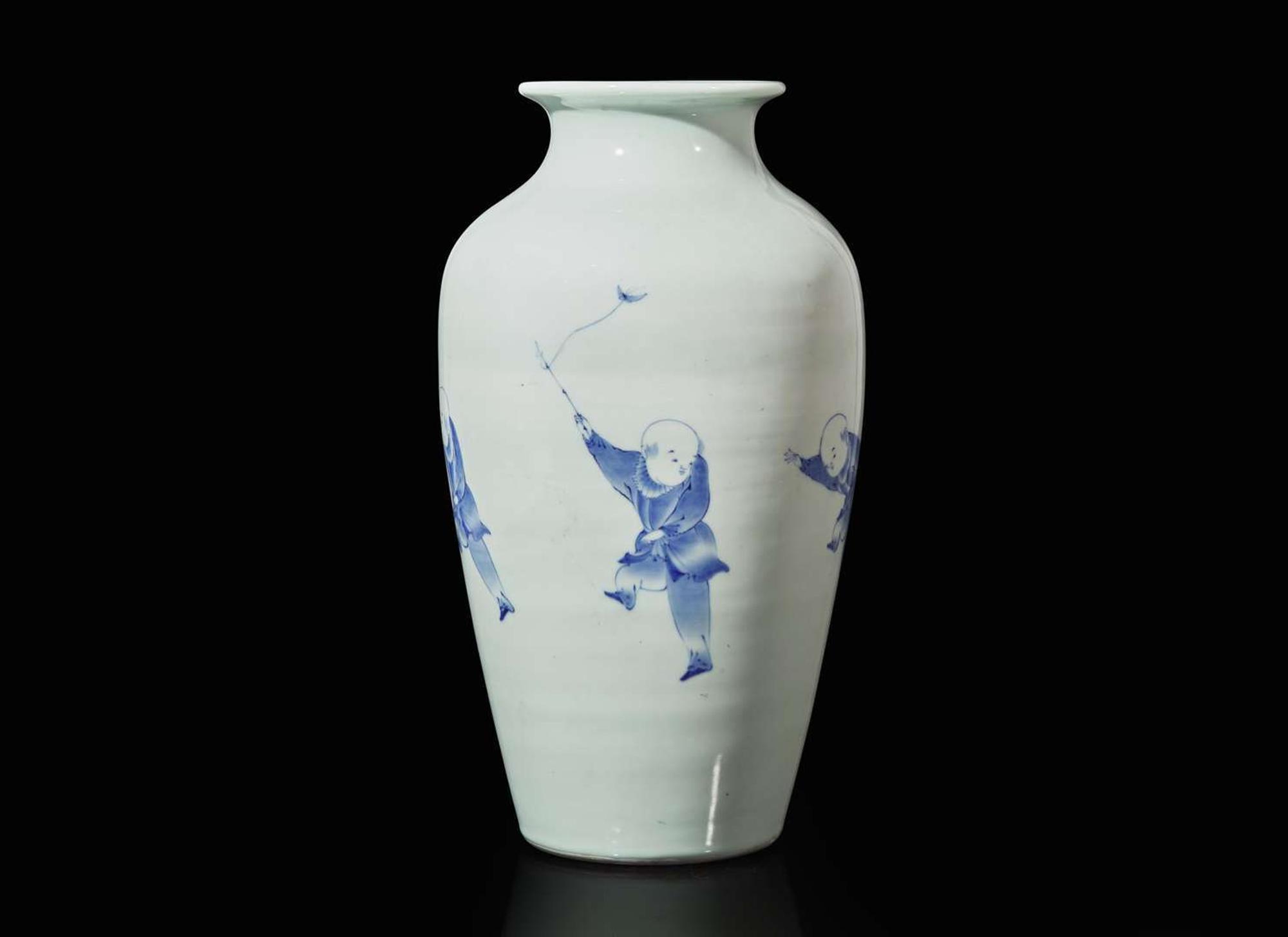 A large Japanese Nabeshima porcelain "Boys" vase, 19th century 鍋島氏童子大瓶 十九世紀