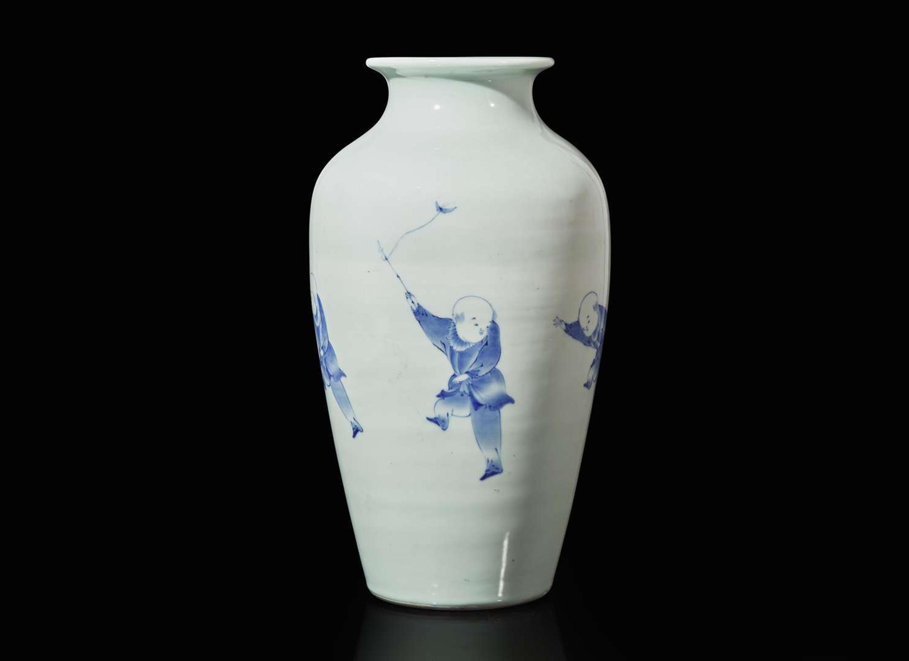 A large Japanese Nabeshima porcelain "Boys" vase, 19th century 鍋島氏童子大瓶 十九世紀
