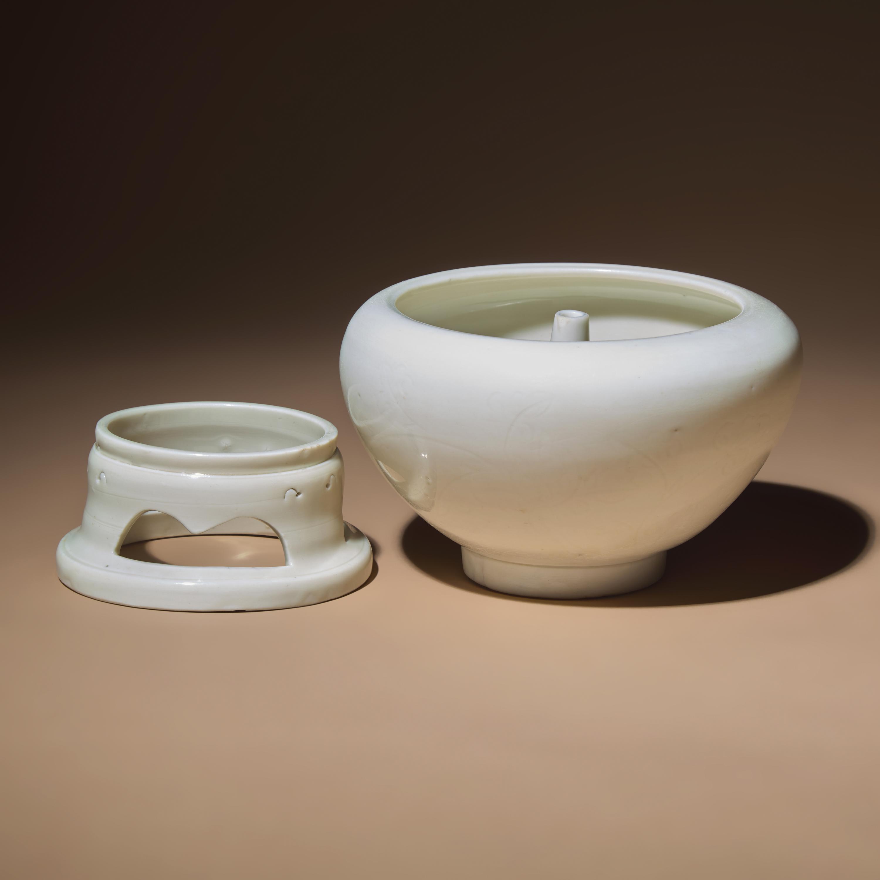 A Rare Chinese Blanc-de-Chine Porcelain Oil Lamp and Stand, Mid 17th-Early 18th Century — 清早期 德化白瓷暗刻花卉紋帶座油燈