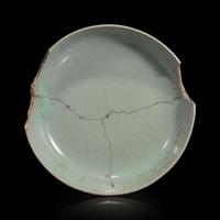 A Chinese Ru style pale blue-glazed dish or brushwasher 汝窑风格青瓷盘