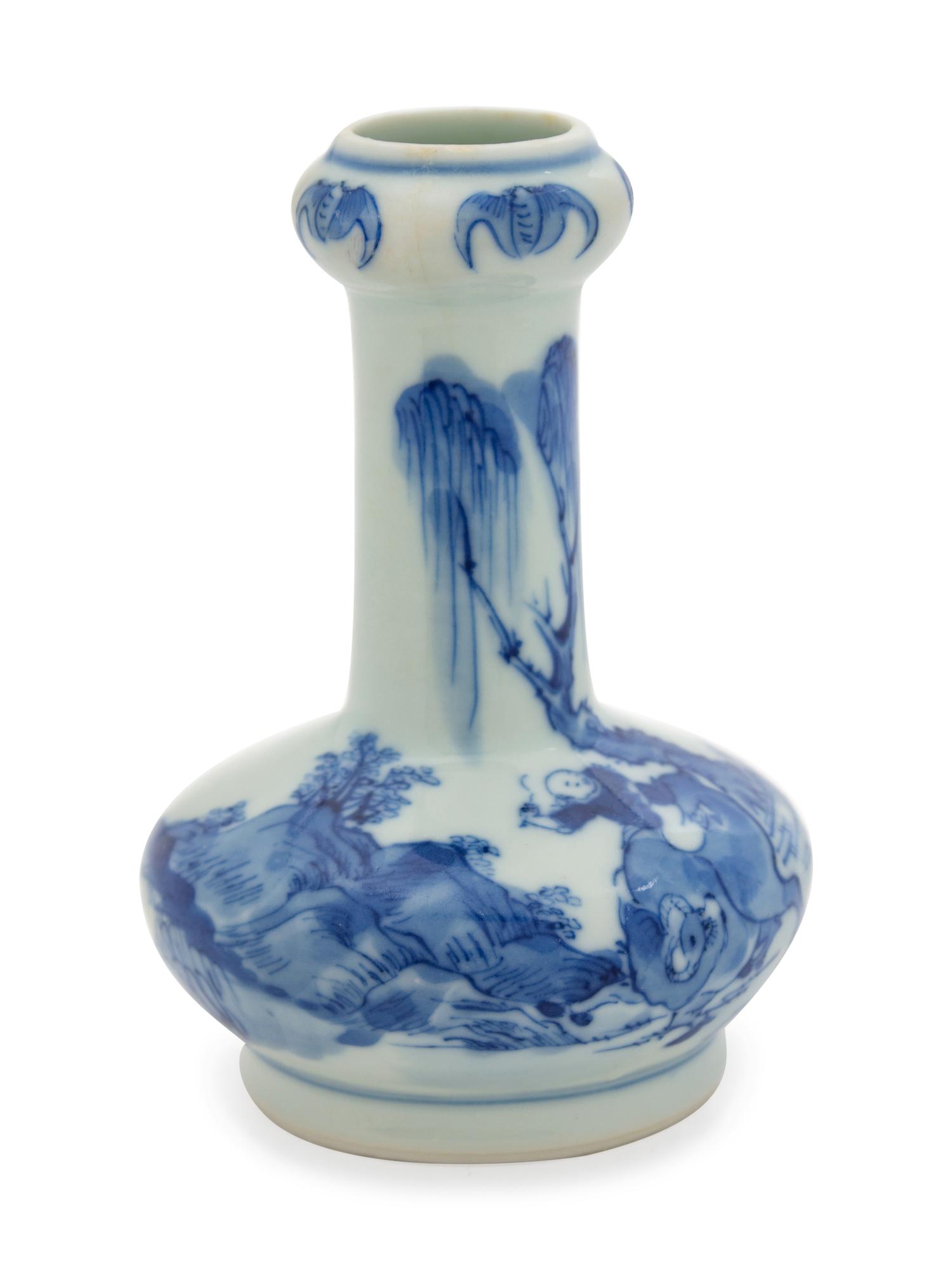 A Chinese Blue and White Porcelain Bottle Vase