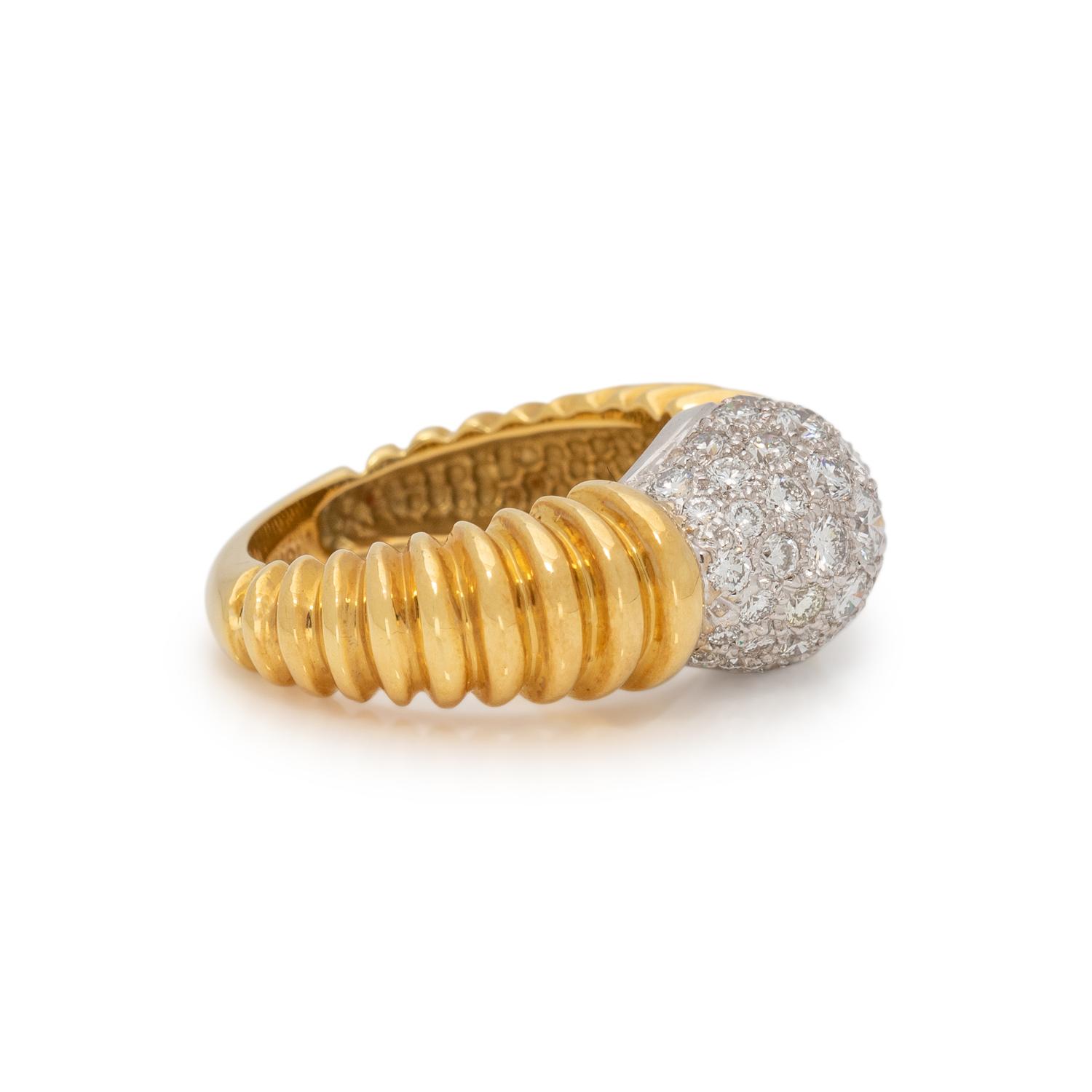 YELLOW GOLD AND DIAMOND SET