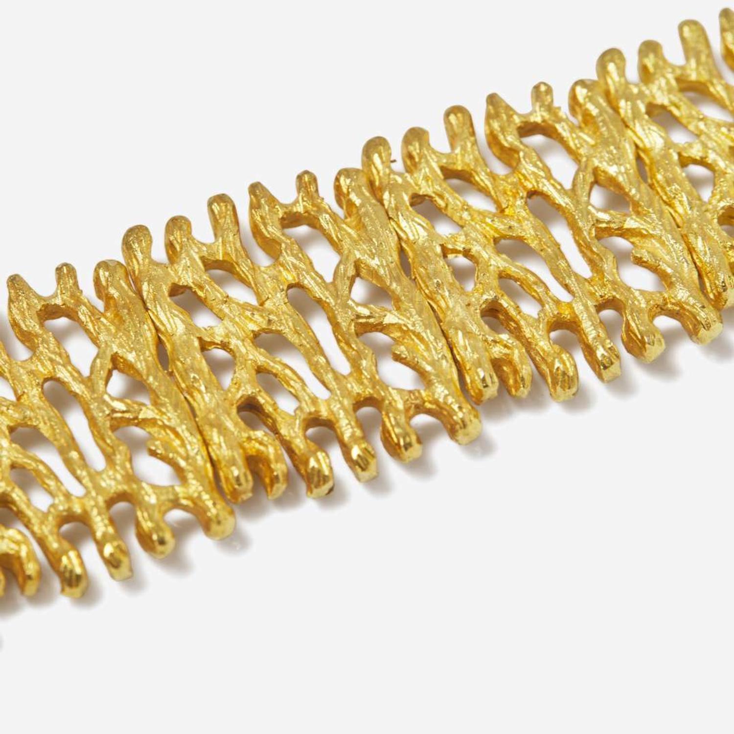An 18K Yellow Gold Bracelet