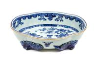 A Chinese Export Porcelain Center Bowl Diameter 12 1/4 inches. — 19TH CENTURY