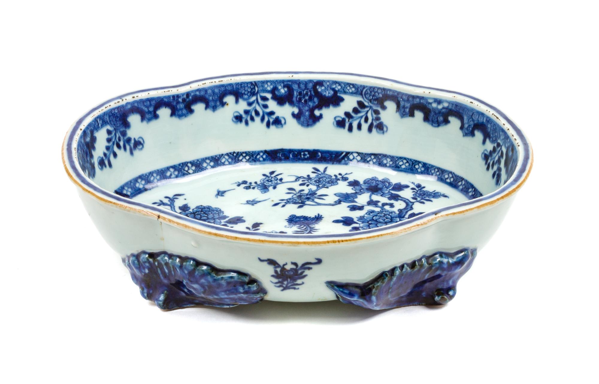 A Chinese Export Porcelain Center Bowl Diameter 12 1/4 inches. — 19TH CENTURY